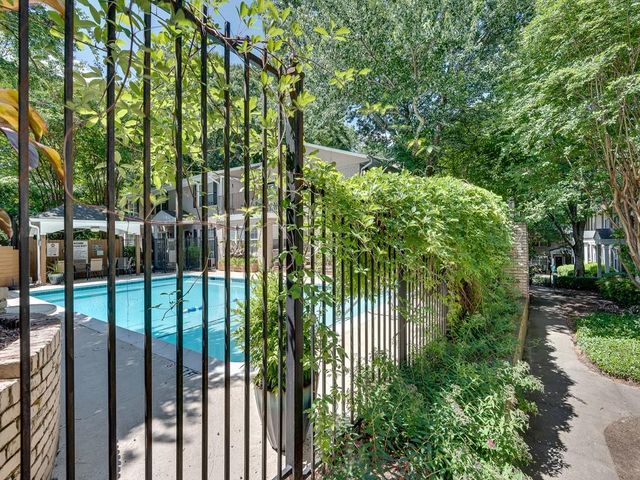 2232 Dunseath Avenue NW 414, Atlanta, GA 30318