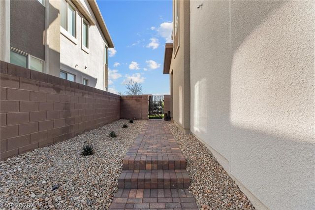 692 Echelon Street, Las Vegas, NV 89138