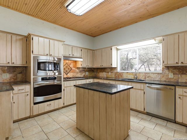 9035 Fair Oaks Parkway, Boerne, TX 78015