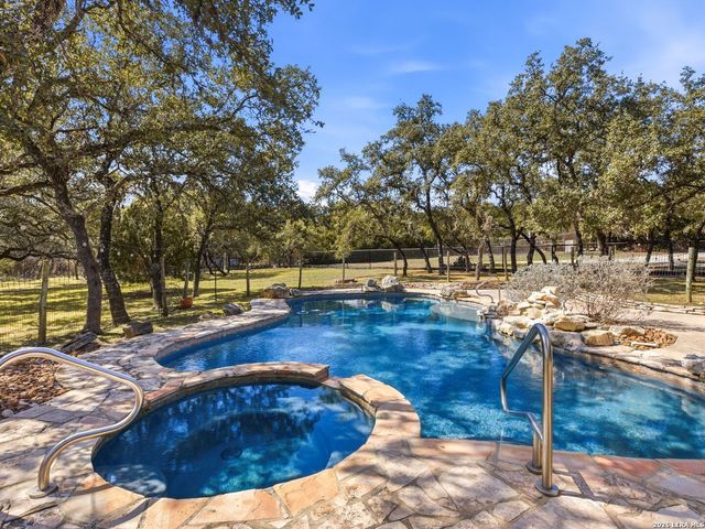 9035 Fair Oaks Parkway, Boerne, TX 78015