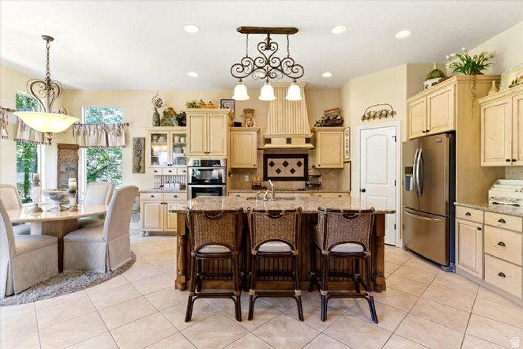 Image 11 of property listing at 513 N PEACEFIELD DR, Layton, UT 84040