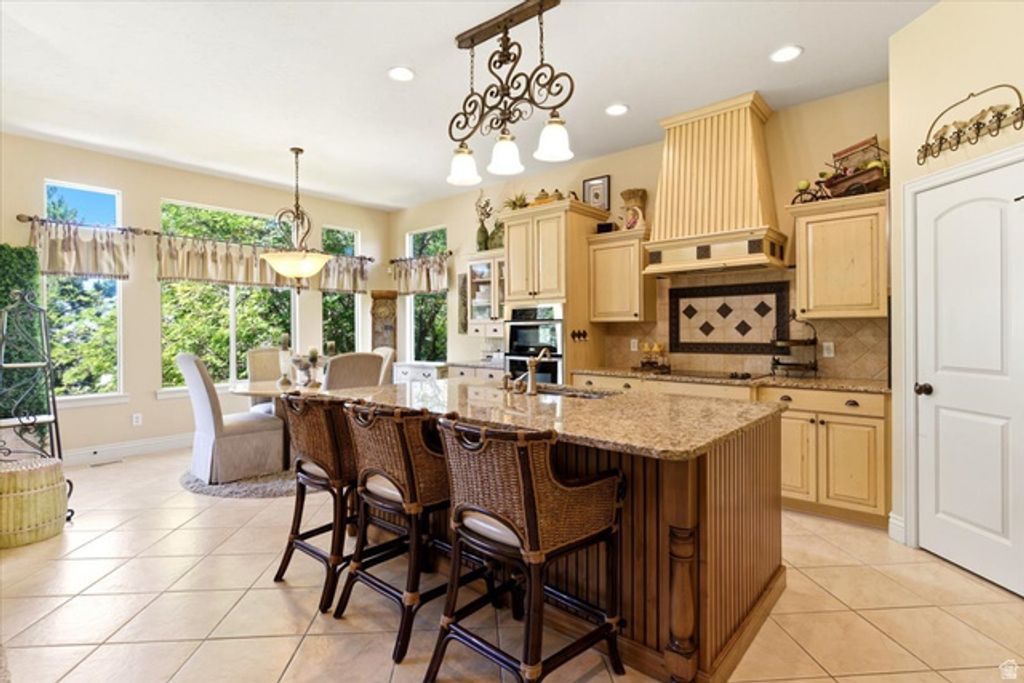 Image 12 of property listing at 513 N PEACEFIELD DR, Layton, UT 84040