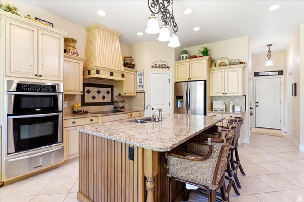 Image 13 of property listing at 513 N PEACEFIELD DR, Layton, UT 84040