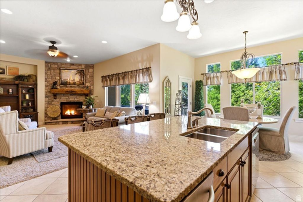 Image 14 of property listing at 513 N PEACEFIELD DR, Layton, UT 84040