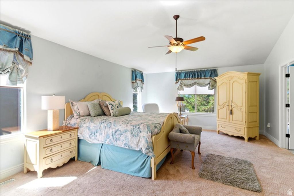 Image 20 of property listing at 513 N PEACEFIELD DR, Layton, UT 84040