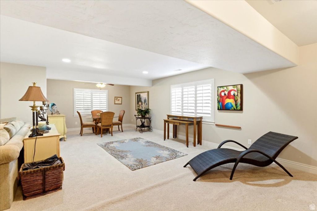 Image 26 of property listing at 513 N PEACEFIELD DR, Layton, UT 84040