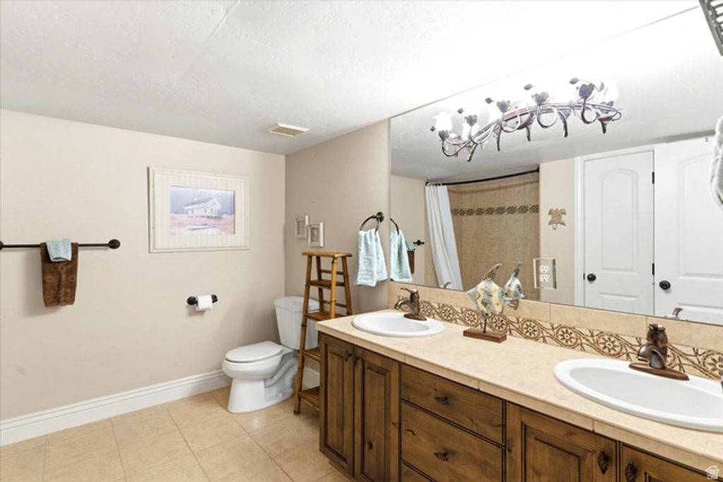 Image 30 of property listing at 513 N PEACEFIELD DR, Layton, UT 84040