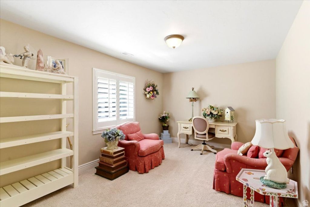 Image 32 of property listing at 513 N PEACEFIELD DR, Layton, UT 84040