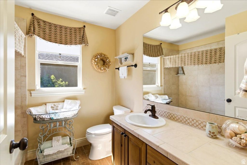 Image 33 of property listing at 513 N PEACEFIELD DR, Layton, UT 84040