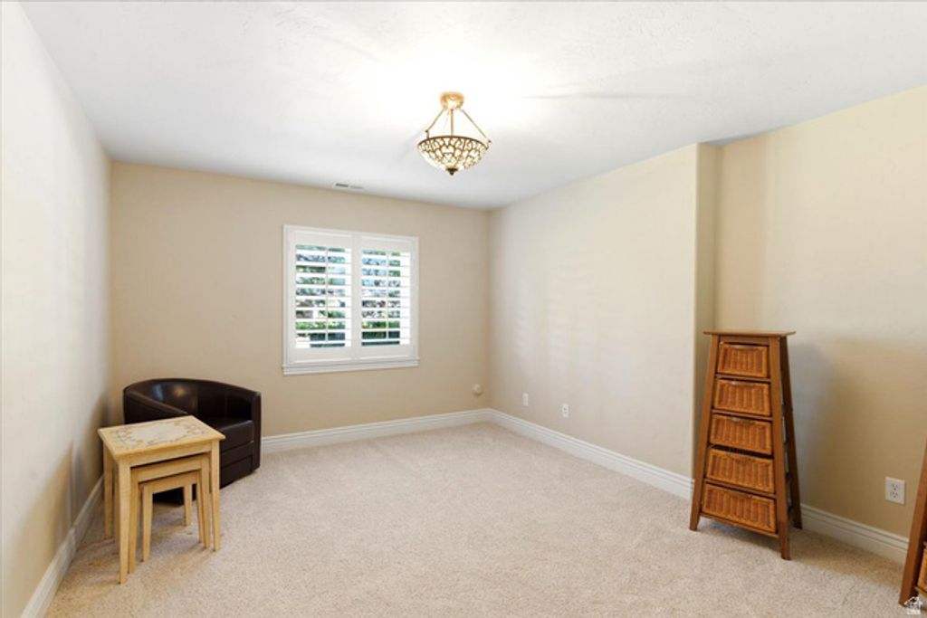 Image 34 of property listing at 513 N PEACEFIELD DR, Layton, UT 84040