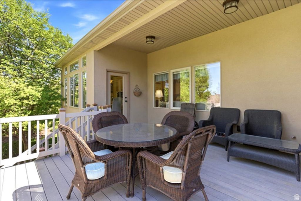 Image 37 of property listing at 513 N PEACEFIELD DR, Layton, UT 84040