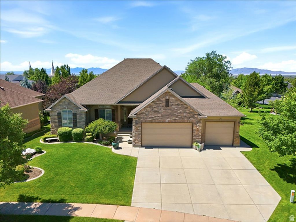 Image 41 of property listing at 513 N PEACEFIELD DR, Layton, UT 84040