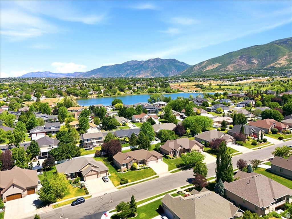 Image 45 of property listing at 513 N PEACEFIELD DR, Layton, UT 84040