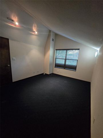 3231 Hemingway Drive, Montgomery, TX 77356