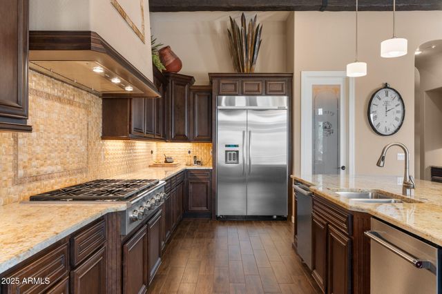 2304 N STEELE Circle, Mesa, AZ 85207