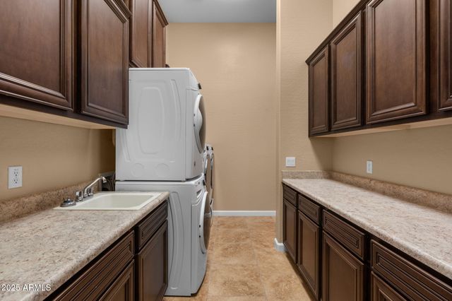 2304 N STEELE Circle, Mesa, AZ 85207