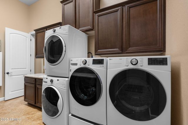 2304 N STEELE Circle, Mesa, AZ 85207