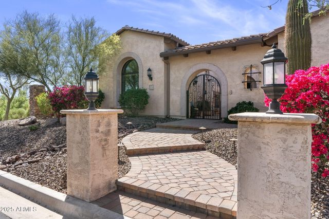 2304 N STEELE Circle, Mesa, AZ 85207