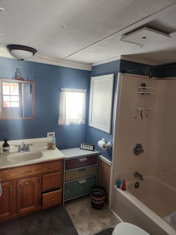 123 Sherwood Drive, Tilton, NH 03276