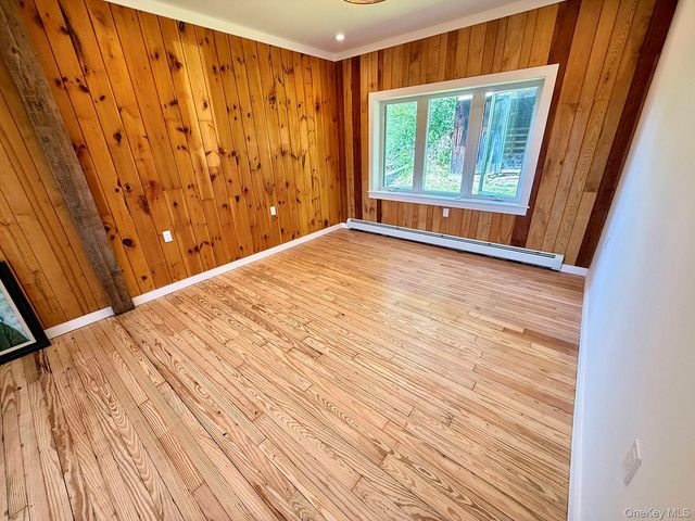 180 Henderson Road, Hankins, NY 12741