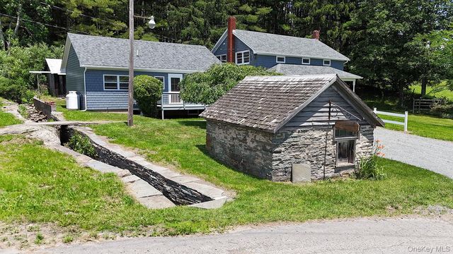 180 Henderson Road, Hankins, NY 12741