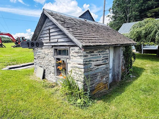 180 Henderson Road, Hankins, NY 12741