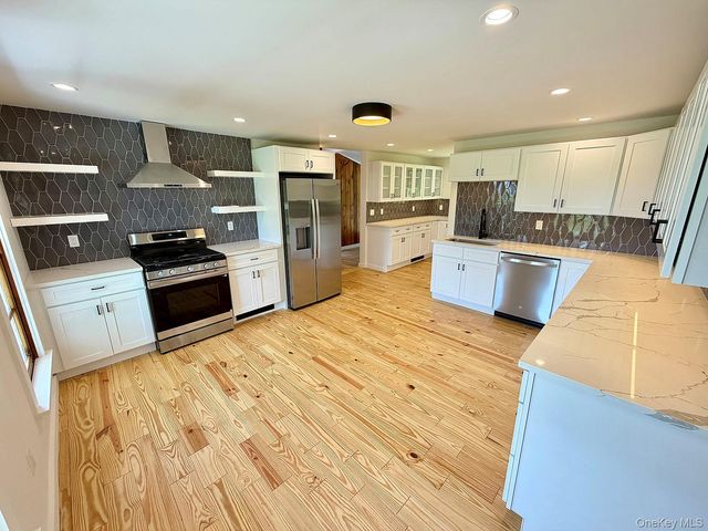 180 Henderson Road, Hankins, NY 12741