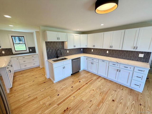 180 Henderson Road, Hankins, NY 12741