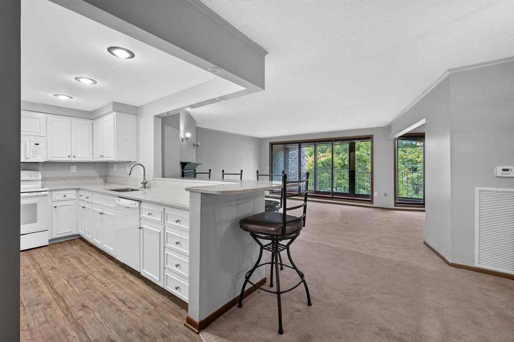 1077 Sibley Memorial Highway 608, Saint Paul, MN 55118 — photo 2