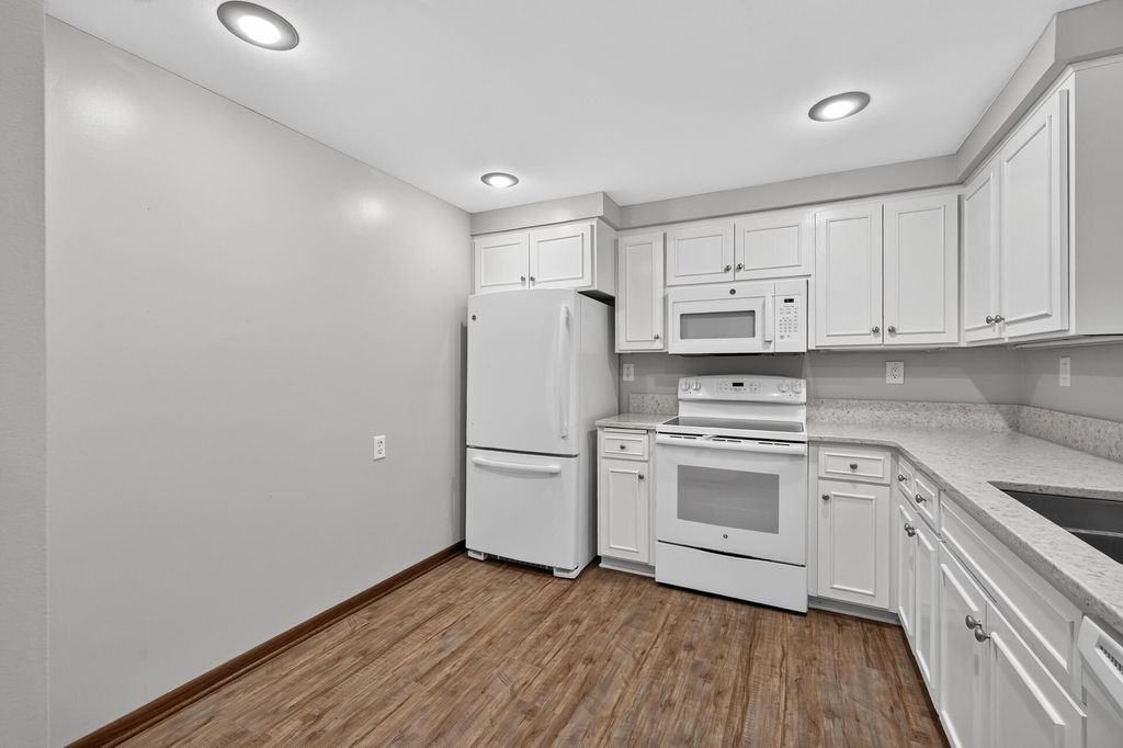 1077 Sibley Memorial Highway 608, Saint Paul, MN 55118 — photo 3