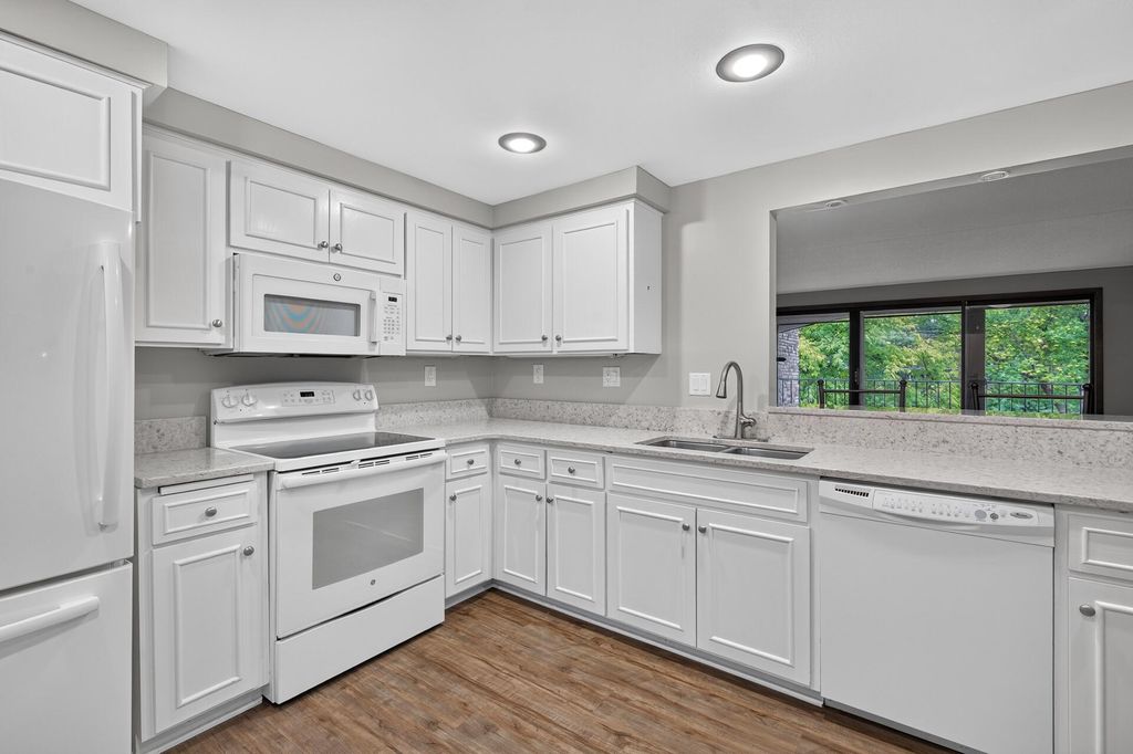 1077 Sibley Memorial Highway 608, Saint Paul, MN 55118 — photo 5