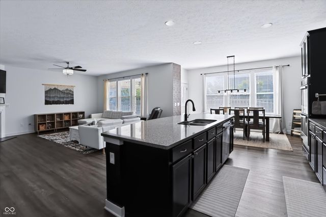 7808 Hedgehop Drive, Zionsville, IN 46077
