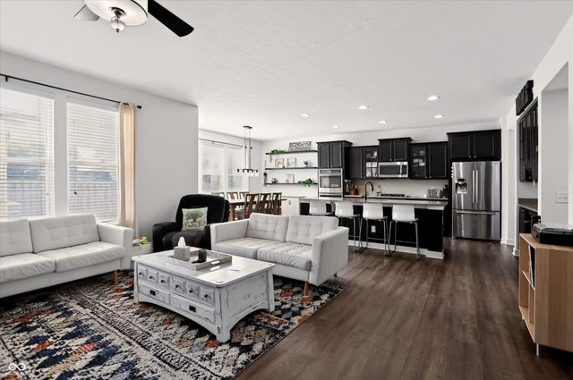 7808 Hedgehop Drive, Zionsville, IN 46077