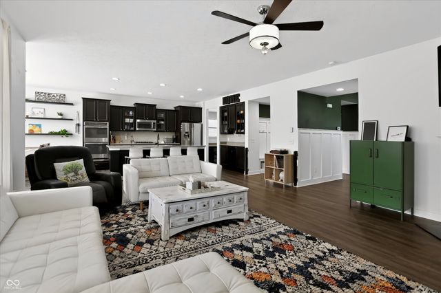 7808 Hedgehop Drive, Zionsville, IN 46077