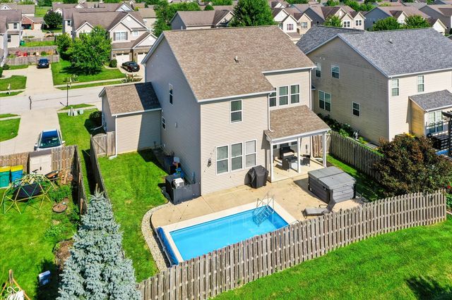 7808 Hedgehop Drive, Zionsville, IN 46077