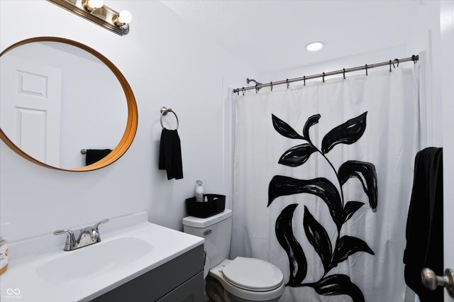 7808 Hedgehop Drive, Zionsville, IN 46077