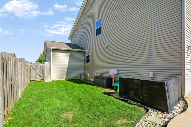 7808 Hedgehop Drive, Zionsville, IN 46077