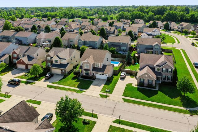 7808 Hedgehop Drive, Zionsville, IN 46077