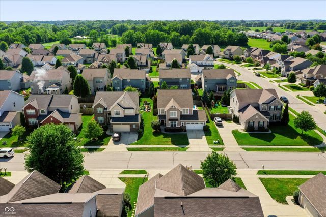 7808 Hedgehop Drive, Zionsville, IN 46077