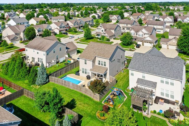 7808 Hedgehop Drive, Zionsville, IN 46077