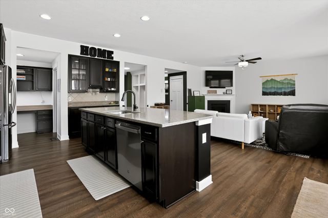 7808 Hedgehop Drive, Zionsville, IN 46077