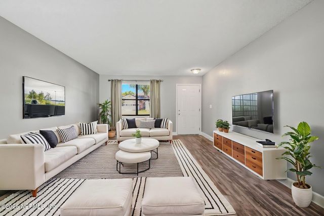 437 HAWAIIAN Terrace, Jacksonville, FL 32216