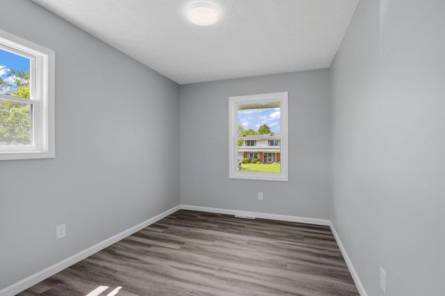 6060 Tiverton Square W, Columbus, OH 43229