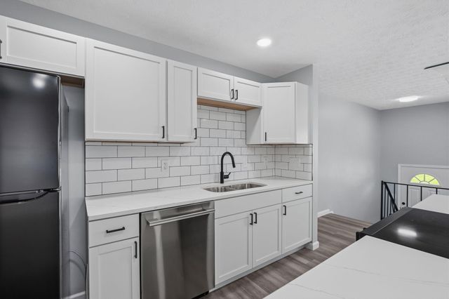 6060 Tiverton Square W, Columbus, OH 43229