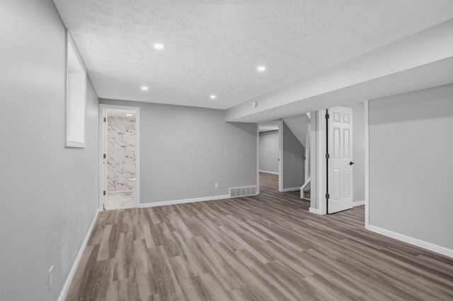 6060 Tiverton Square W, Columbus, OH 43229