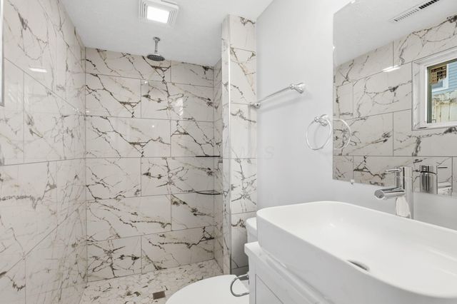 6060 Tiverton Square W, Columbus, OH 43229