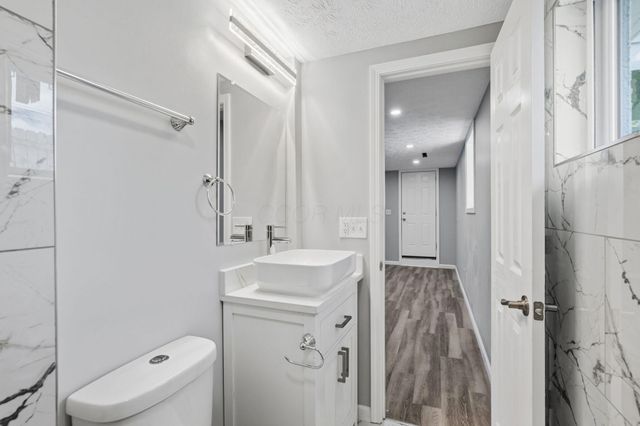 6060 Tiverton Square W, Columbus, OH 43229