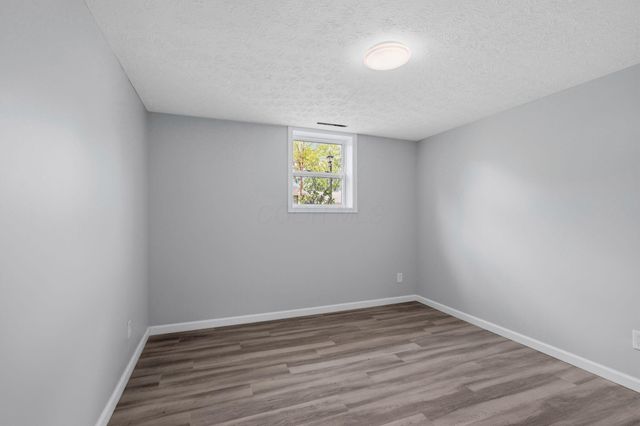 6060 Tiverton Square W, Columbus, OH 43229