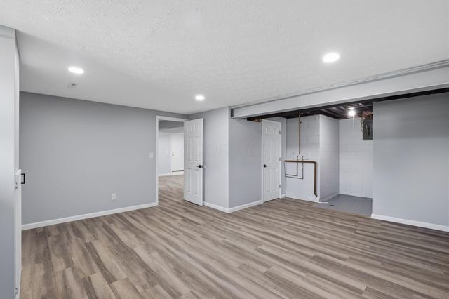 6060 Tiverton Square W, Columbus, OH 43229
