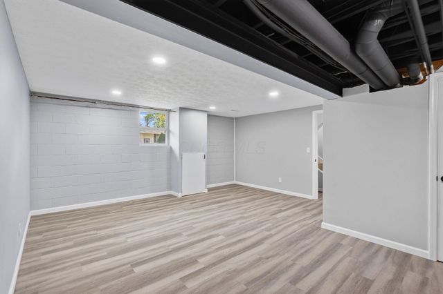 6060 Tiverton Square W, Columbus, OH 43229
